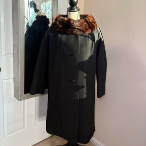 Vintage 1950s Stevens Forstmann black overcoat with Fur Collar